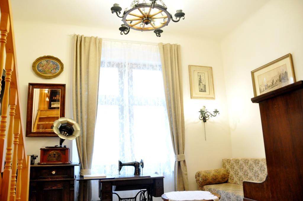 Traditional Slovak Apartment Bratislava Esterno foto